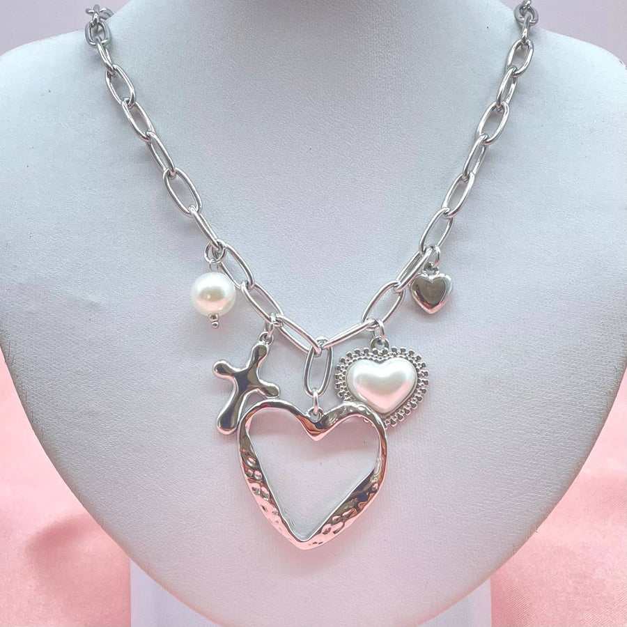 Collana con elementi a cuore