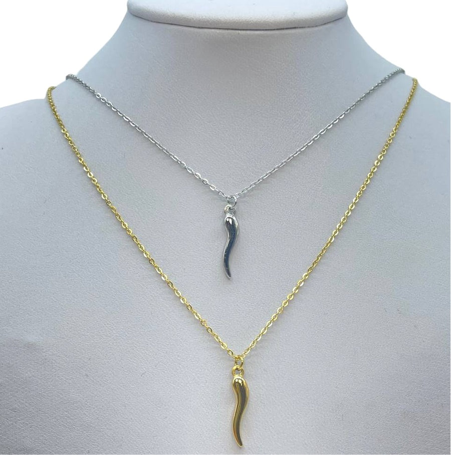 Small lucky horn necklace